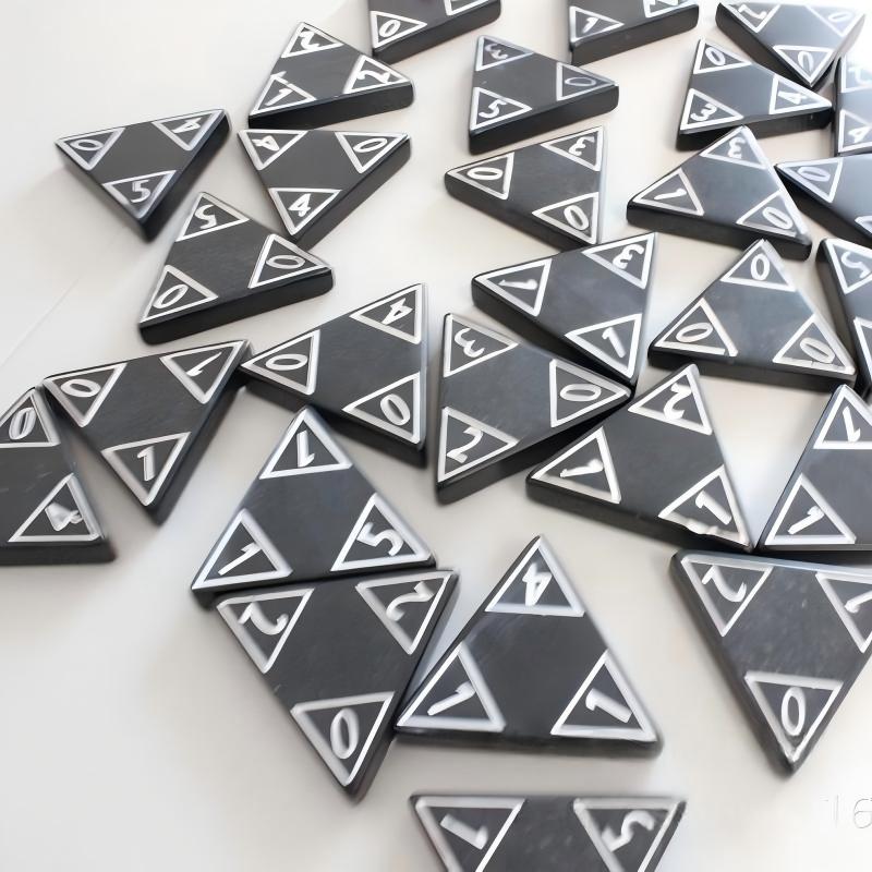 Juego de Dominó Triangular de  - Board Game Monopoli reseña y precio